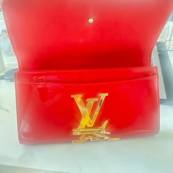 Vibrant LOUIS VUITTON Red Clutch with Gold Accent - Picture 3 of 7